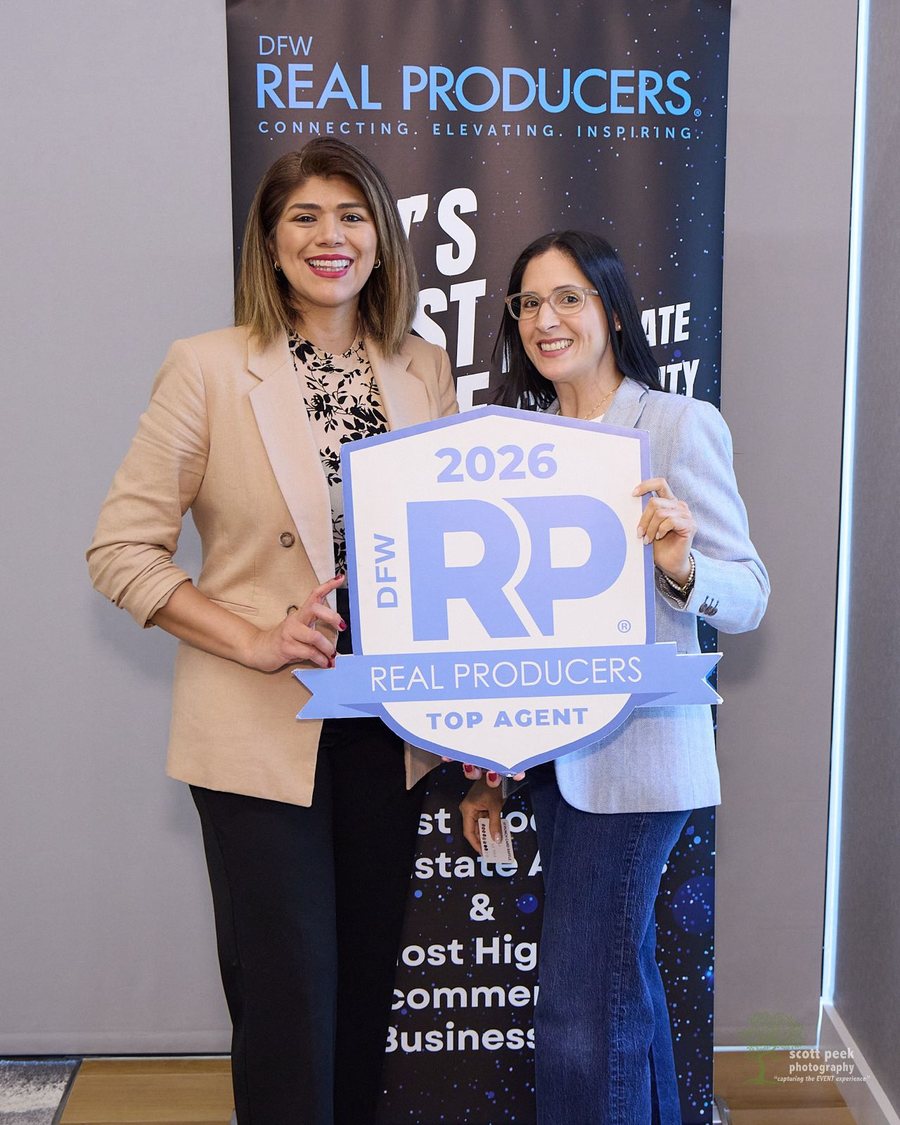 Yary Diaz and Nancy Ortega with the 2026 Top Agent sign